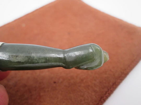 Colgante higa / figa. Mano jade verde y casquillo plata ley. Amuleto mal ojo. 1970