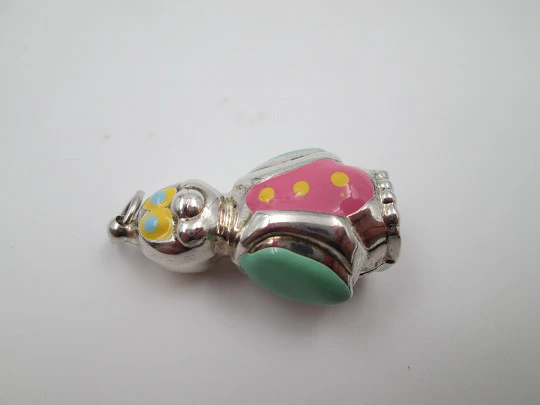 Colgante mujer Pingüino. Plata de ley y esmalte colores. Asa y argolla. 1990