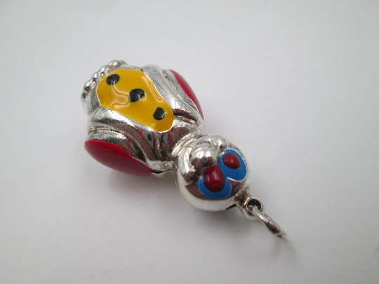 Colgante mujer Pingüino. Plata de ley y esmalte colores. Asa y argolla. 1990