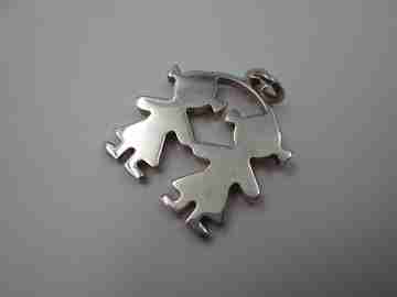 Colgante para mujer. Plata de ley 925. Pareja de niñas. Italia. 2000