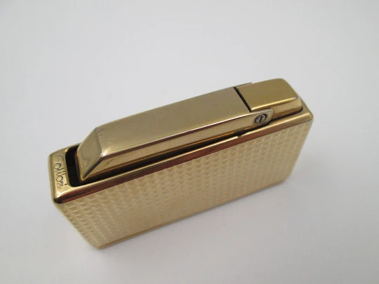 Colibri Mini Monogas pocket lighter. Gold plated. Diamond pattern. Box. England. 1970's