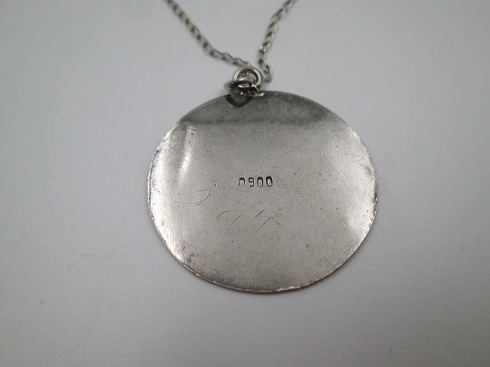 Collar mujer plata de ley. Cadena eslabones abiertos y colgante circular con símbolo. 1980 Collar mujer plata de ley. Cadena eslabones abiertos y colgante circular con símbolo. 1980