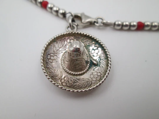 Collar mujer plata de ley. Cordón con esferas y colgante sombrero. 1980