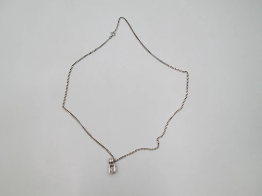 Collar para mujer en plata de ley. Cadena barbada y colgante gema blanca. 1980