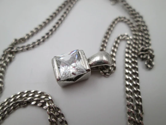 Collar para mujer en plata de ley. Cadena barbada y colgante gema blanca. 1980