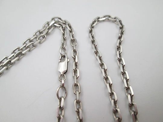 Collar para mujer en plata de ley. Cadena de eslabones y colgante turquesas y coral. 1980 Collar para mujer en plata de ley. Cadena de eslabones y colgante turquesas y coral. 1980