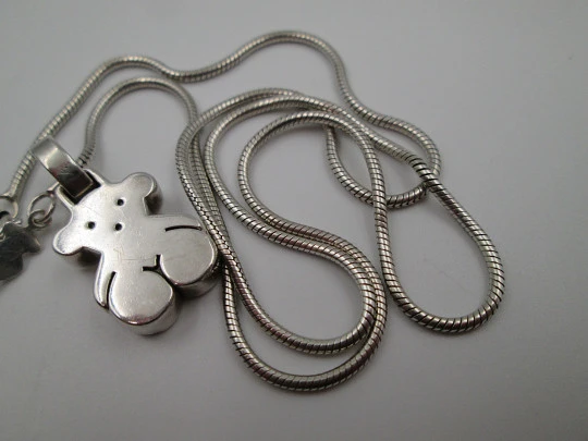 Collar para mujer joyería Tous. Colgante oso y cordón trenzado de plata de ley. España. 2015 Collar para mujer joyería Tous. Colgante oso y cordón trenzado de plata de ley. España. 2015
