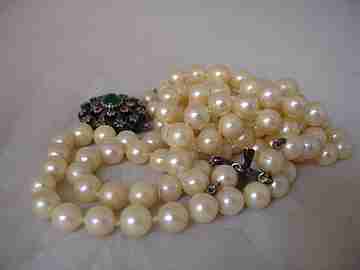 Collar perlas cultivadas. Broche plata y oro. Marquesitas