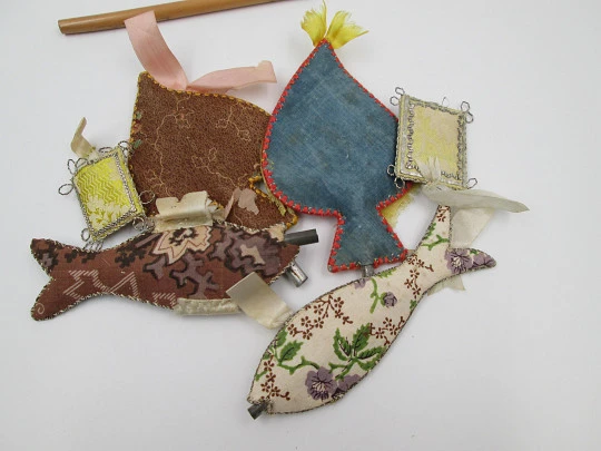 Collection of six votive offerings. Colours fabric & metal. Hearts and fishs. 1950's