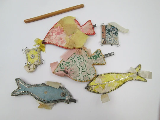 Collection of six votive offerings. Colours fabric & metal. Hearts and fishs. 1950's