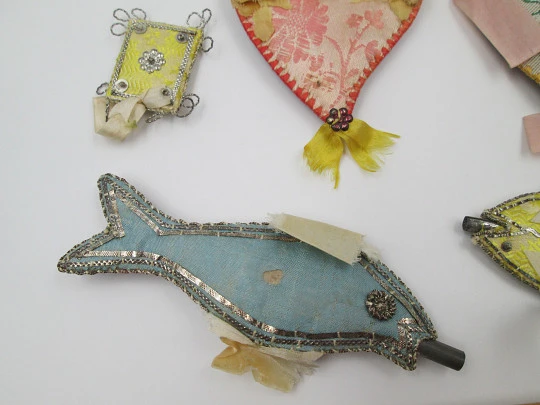 Collection of six votive offerings. Colours fabric & metal. Hearts and fishs. 1950's