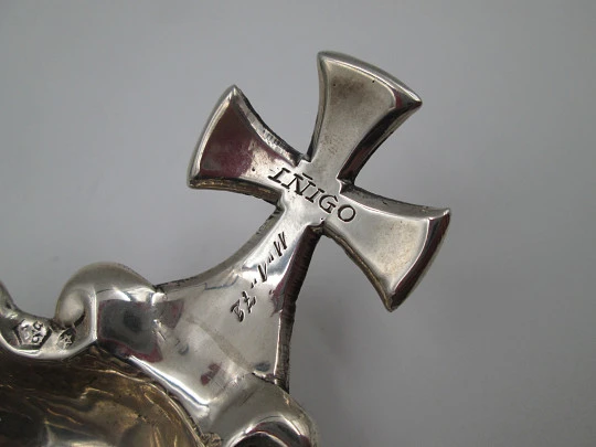 Concha de Bautismo con adorno de cruz templaria. Plata de ley. España. 1970