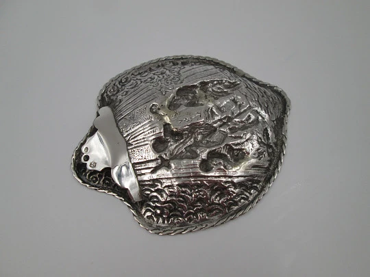 Concha de Bautismo ornamentada en plata de ley. Escena relieve bautizo de Jesús. 1980