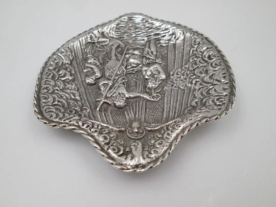 Concha de Bautismo ornamentada en plata de ley. Escena relieve bautizo de Jesús. 1980