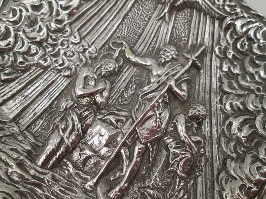 Concha de Bautismo ornamentada en plata de ley. Escena relieve bautizo de Jesús. 1980