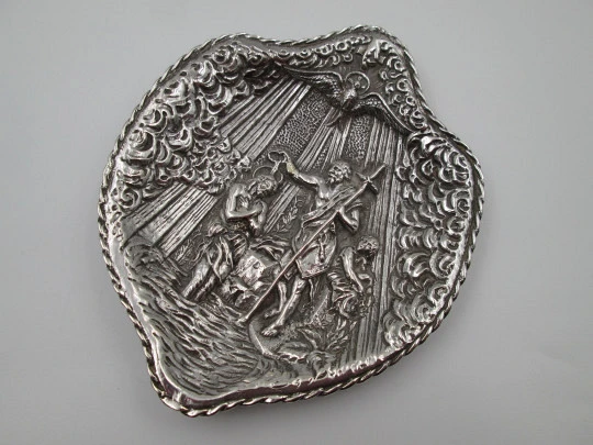 Concha de Bautismo ornamentada en plata de ley. Escena relieve bautizo de Jesús. 1980