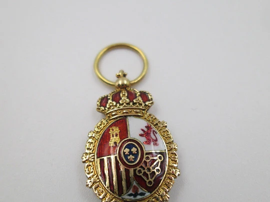 Congress of Deputies badge. 18k gold and colours enamel. Box & button