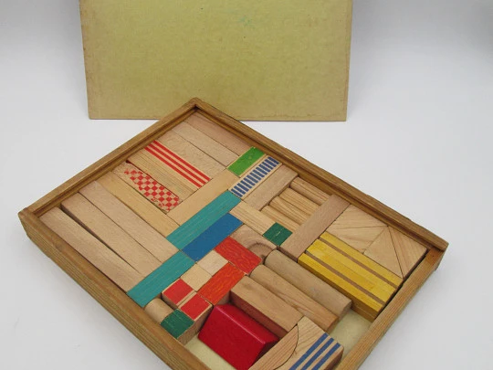 Construction and architecture game with wooden pieces. Original box. 1950's