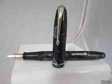 Conway Stewart 75. Plástico azul mármol. Palanca. 1950. Plumín 14K