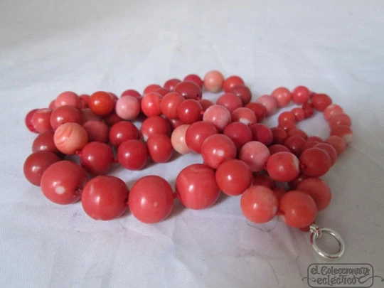 Coral necklace. Red veined white. Circa: 1960's. Metal rings