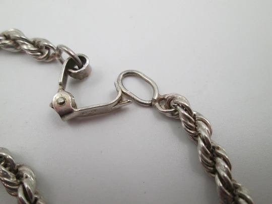 Cordón grueso trenzado unisex. Plata de ley 925. Cierre de pestaña. Europa. 1990