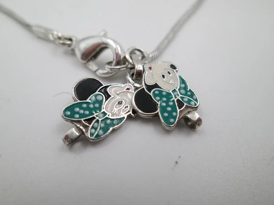 Cordón plata ley con pareja de colgantes Minnie Mouse esmalte de colores. Europa. 1990
