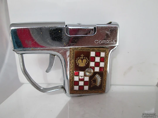 Corona. Gun shaped. Japan. 1950's. Enamel. Automatic lighter