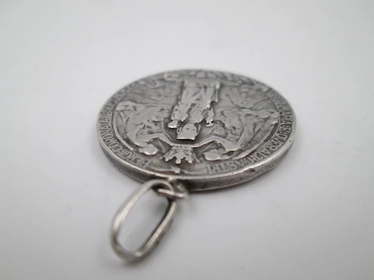 Coronation of the Virgin of Queralt (Berga) medal. Sterling silver. Hole and ring. 1916