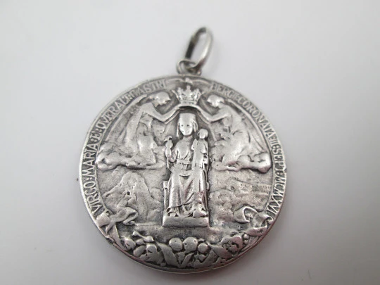 Coronation of the Virgin of Queralt (Berga) medal. Sterling silver. Hole and ring. 1916