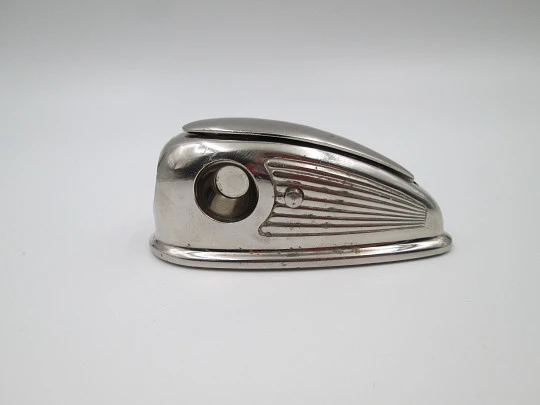 Cortapuros art decó Pfeilring (Solingen). Metal plateado. Motivos acanalados. 1930. Alemania