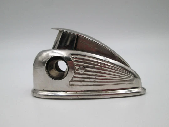 Cortapuros art decó Pfeilring (Solingen). Metal plateado. Motivos acanalados. 1930. Alemania