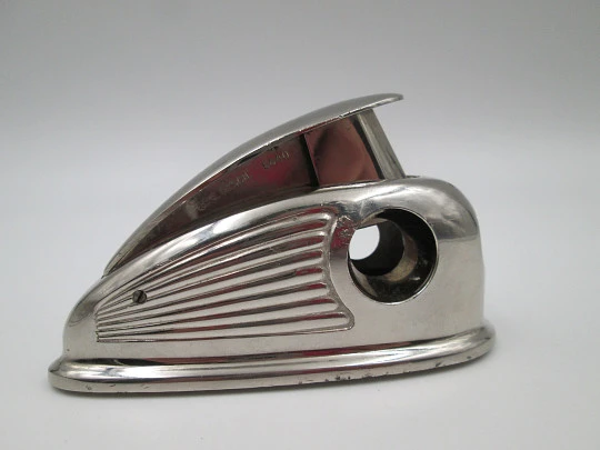 Cortapuros art decó Pfeilring (Solingen). Metal plateado. Motivos acanalados. 1930. Alemania