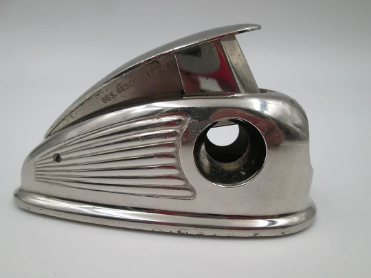 Cortapuros art decó Pfeilring (Solingen). Metal plateado. Motivos acanalados. 1930. Alemania