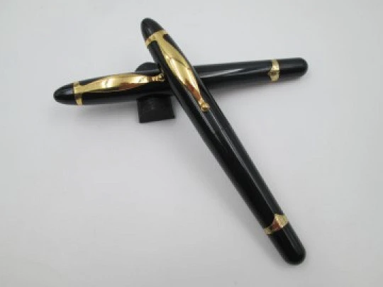 Creeks 'n' Creeks fountain pen and ballpoint set. Gold plated & black resin. France. 1980's