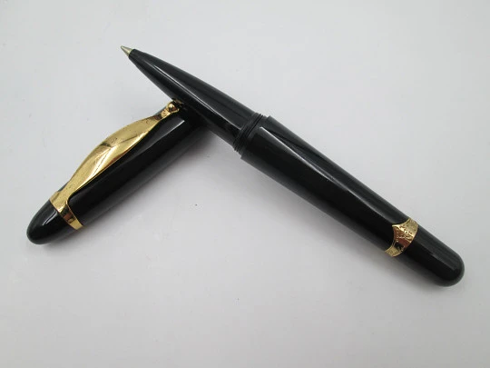 Creeks 'n' Creeks fountain pen and ballpoint set. Gold plated & black resin. France. 1980's