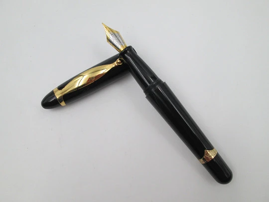 Creeks 'n' Creeks fountain pen and ballpoint set. Gold plated & black resin. France. 1980's