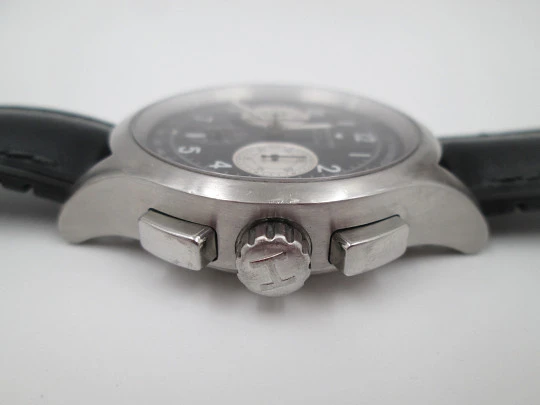 Cronógrafo automático Hamilton Khaki. Acero inoxidable. Esfera negra. Suiza. 2010