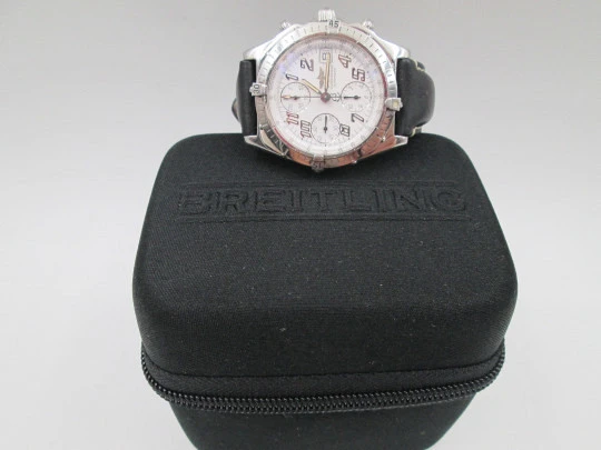 Cronógrafo Breitling Chronomat 1884. Automático. Acero. Calendario. Estuche
