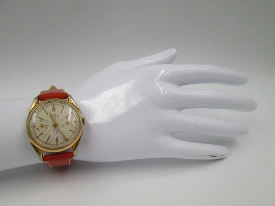 Cronógrafo BWC Swiss. Chapado oro / acero inoxidable. Cuerda manual. 1960. Suiza