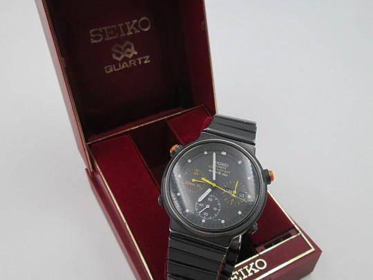 Cronógrafo cuarzo Seiko Sport 100. Metal pavonado negro y acero. Brazalete. 1980