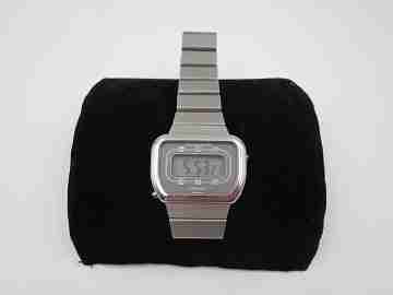Cronógrafo digital Longines. Acero inoxidable. Cuarzo. Brazalete. 1976