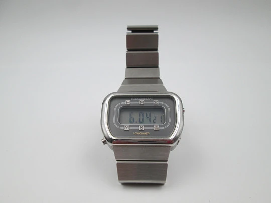 Cronógrafo digital Longines. Acero inoxidable. Cuarzo. Brazalete. 1976