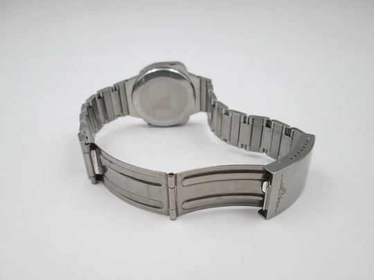 Cronógrafo digital Longines. Acero inoxidable. Cuarzo. Brazalete. 1976