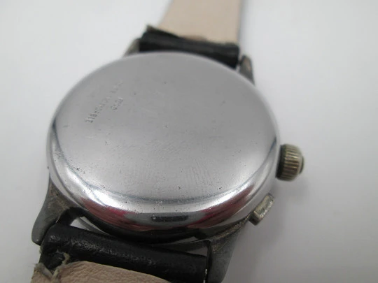 Cronógrafo suizo. Acero inoxidable y metal. Cuerda manual. Dial negro. 1940 Cronógrafo suizo. Acero inoxidable y metal. Cuerda manual. Dial negro. 1940
