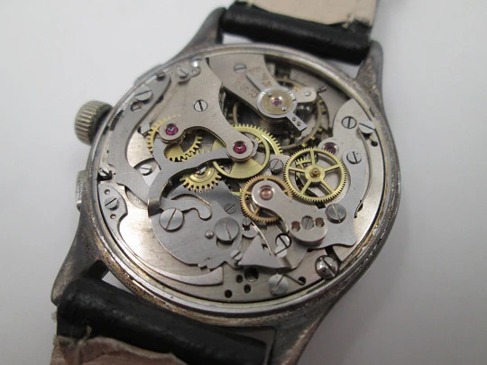 Cronógrafo suizo. Acero inoxidable y metal. Cuerda manual. Dial negro. 1940 Cronógrafo suizo. Acero inoxidable y metal. Cuerda manual. Dial negro. 1940