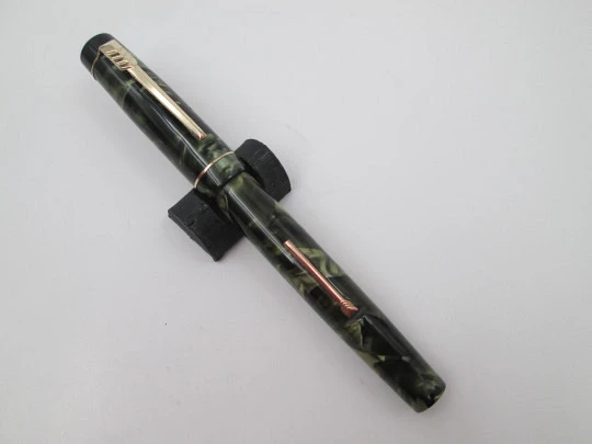 Croxley Dickinson fountain pen. Marble celluloid & gold plated. Lever filler. England