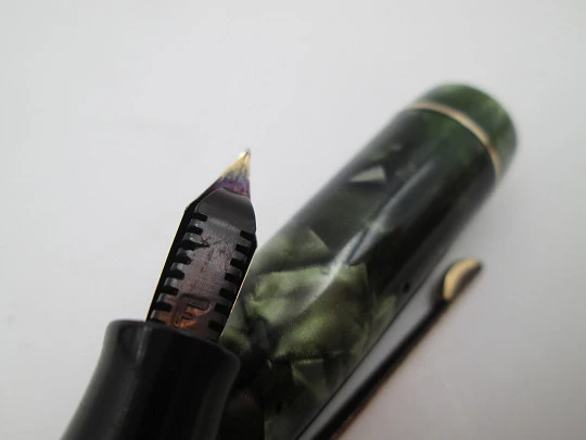 Croxley Dickinson fountain pen. Marble celluloid & gold plated. Lever filler. England