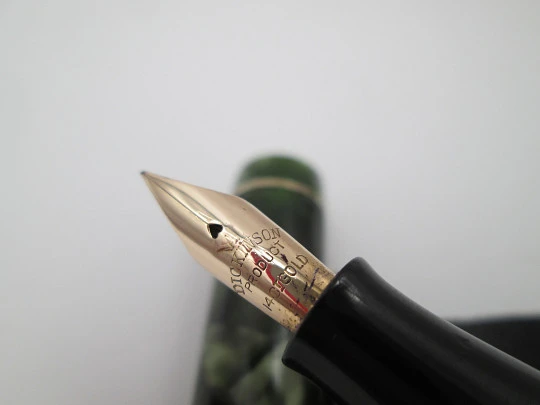 Croxley Dickinson fountain pen. Marble celluloid & gold plated. Lever filler. England