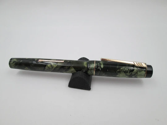 Croxley Dickinson fountain pen. Marble celluloid & gold plated. Lever filler. England