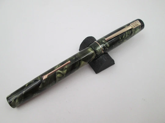 Croxley Dickinson fountain pen. Marble celluloid & gold plated. Lever filler. England
